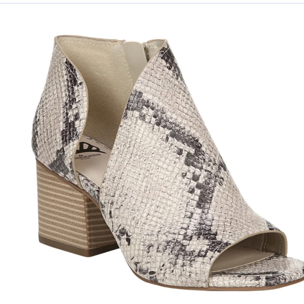 NWT Fergalicious Volume Snake Peep Toe Pumps